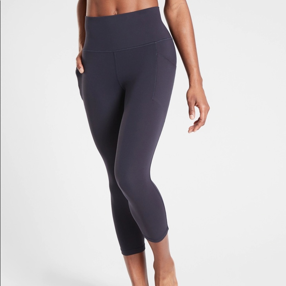 Athleta Salutation Stash Pocket II Capri